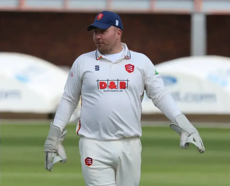Middlesex bring back Rossington as injury cover amid wicketkeeping concerns