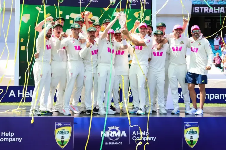 Senior Australian players hold off CA deal