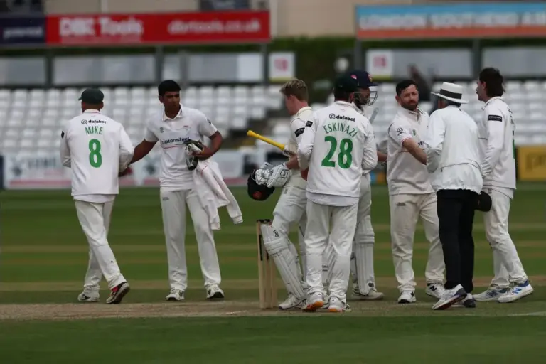 Essex go top after win big at home